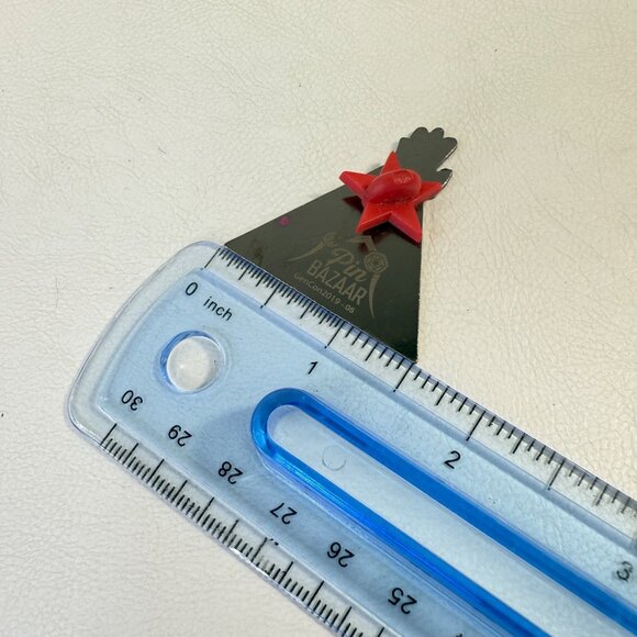 GenCon 2019 Pin Bazaar Enamel Pin With Vibrant Sci-Fi Design & Rubber Backing - Picture 6 of 7